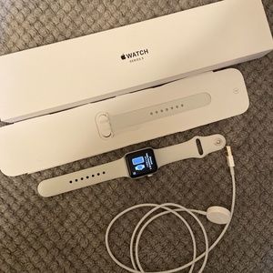 Apple Watch Series 3 - White Band